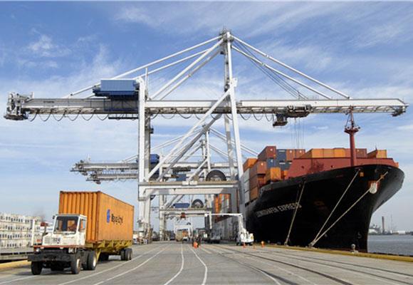 Loď na kontejnerový jeřáb Shore